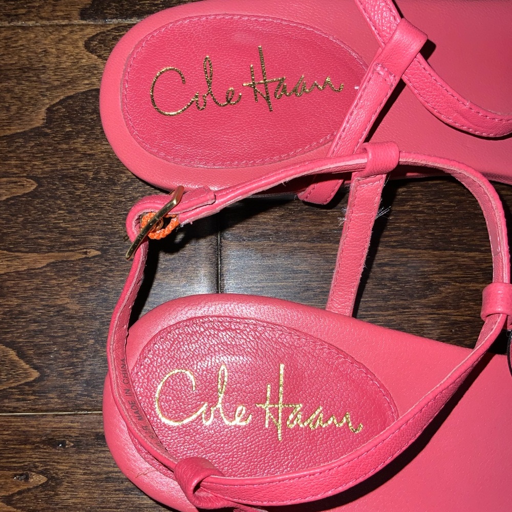 Cole Haan Air Halsey Salmon Color Leather T-Strap Sandals Flats Size 8.5 - Picture 9 of 10